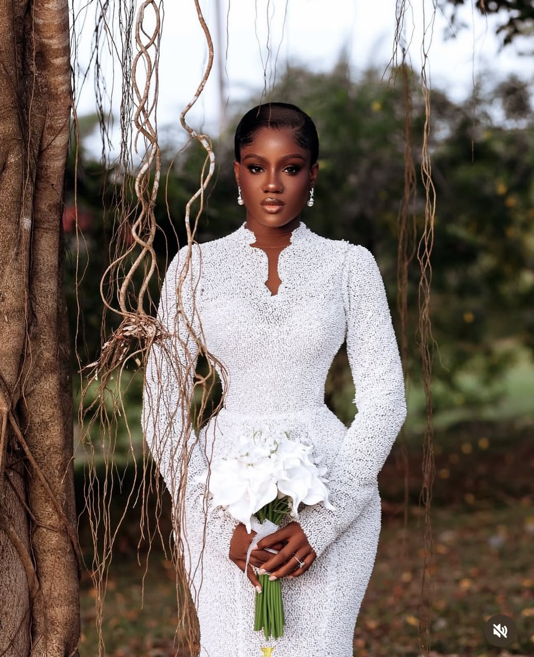 White wedding Asoebi styles thumbnail